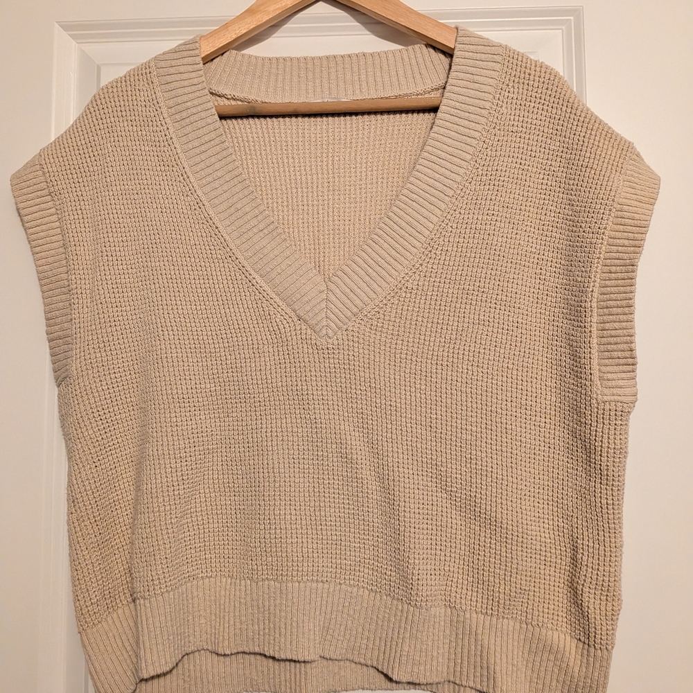 Madewell V-Neck Sweater Vest in Cream